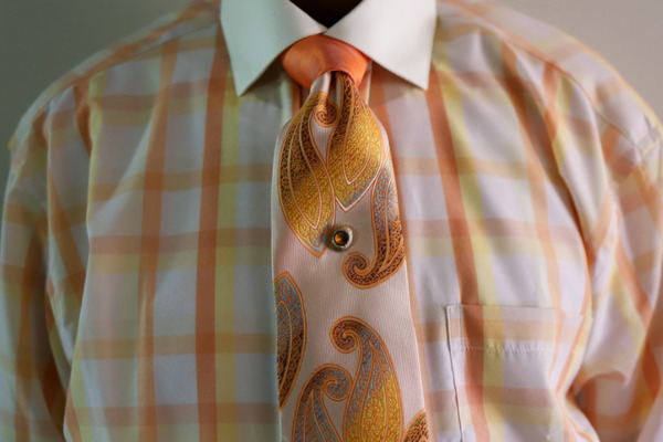 Eleganz mit Krawattennadeln und Krawattenhaltern